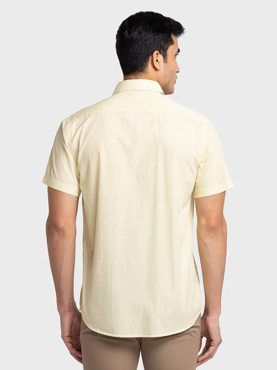 Men Yellow Tailored Fit Print Cotton Half Sleeve Shirts - Image 4