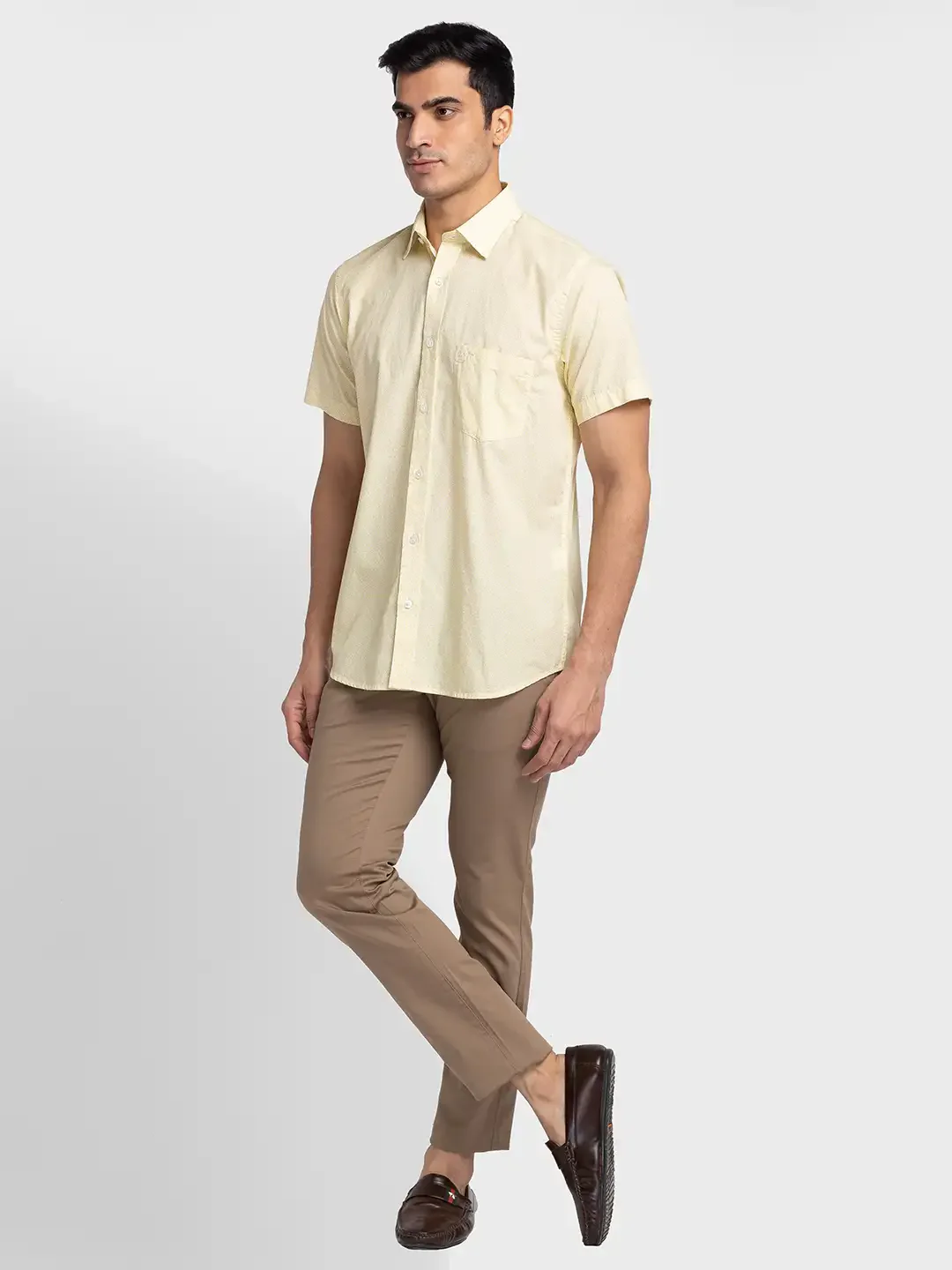 Men Yellow Tailored Fit Print Cotton Half Sleeve Shirts - Image 5