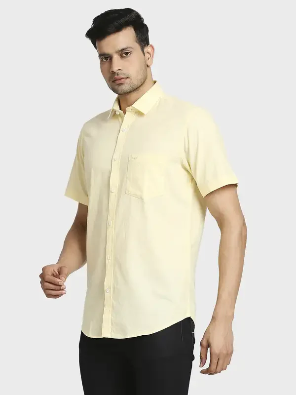 Men Yellow Tailored Fit Warp Chambray Cotton Half Sleeve Shirts - Image 3