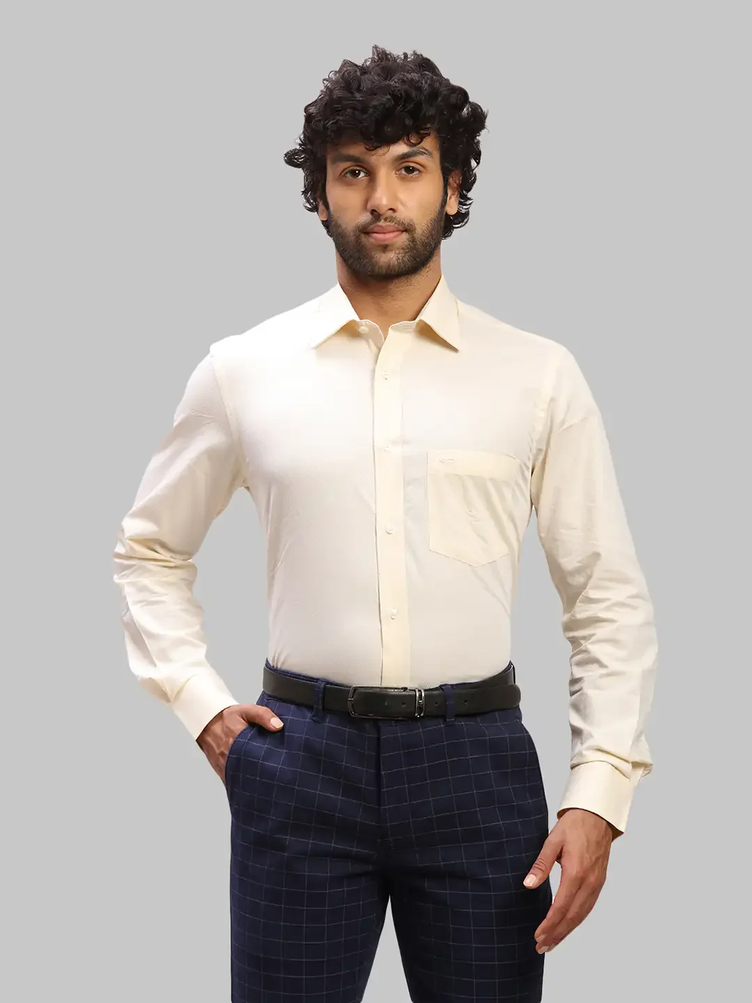 Men Yellow Tailored Fit Weft Chambray Cotton Full Sleeve Shirts