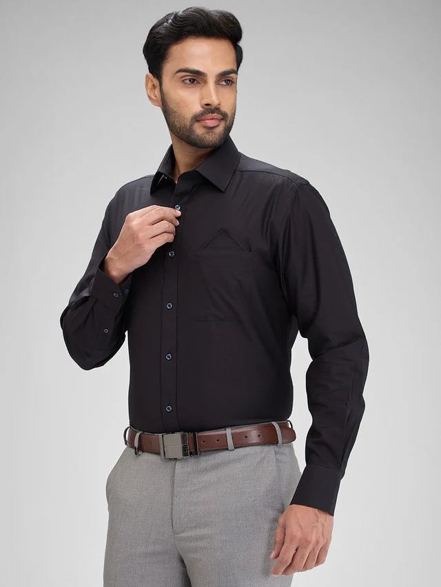 Park Avenue Black Solid Luxus Fit Full Sleeve Cotton Shirt - Image 3