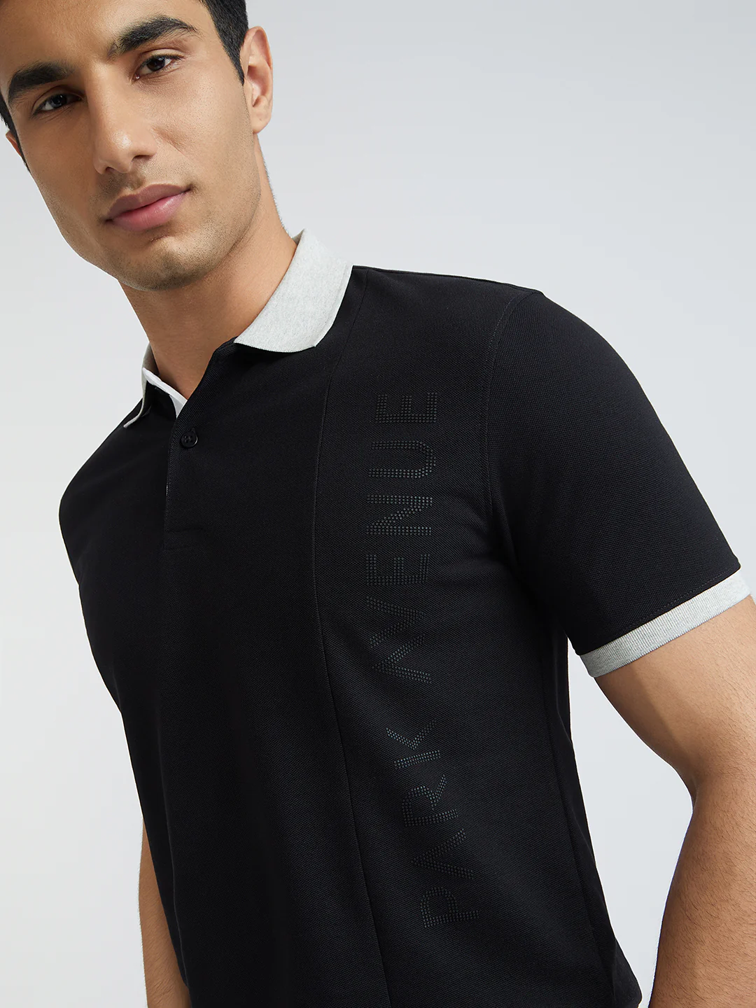 Park Avenue Black Solid Slim Fit Cotton Blend T-Shirt - Image 6
