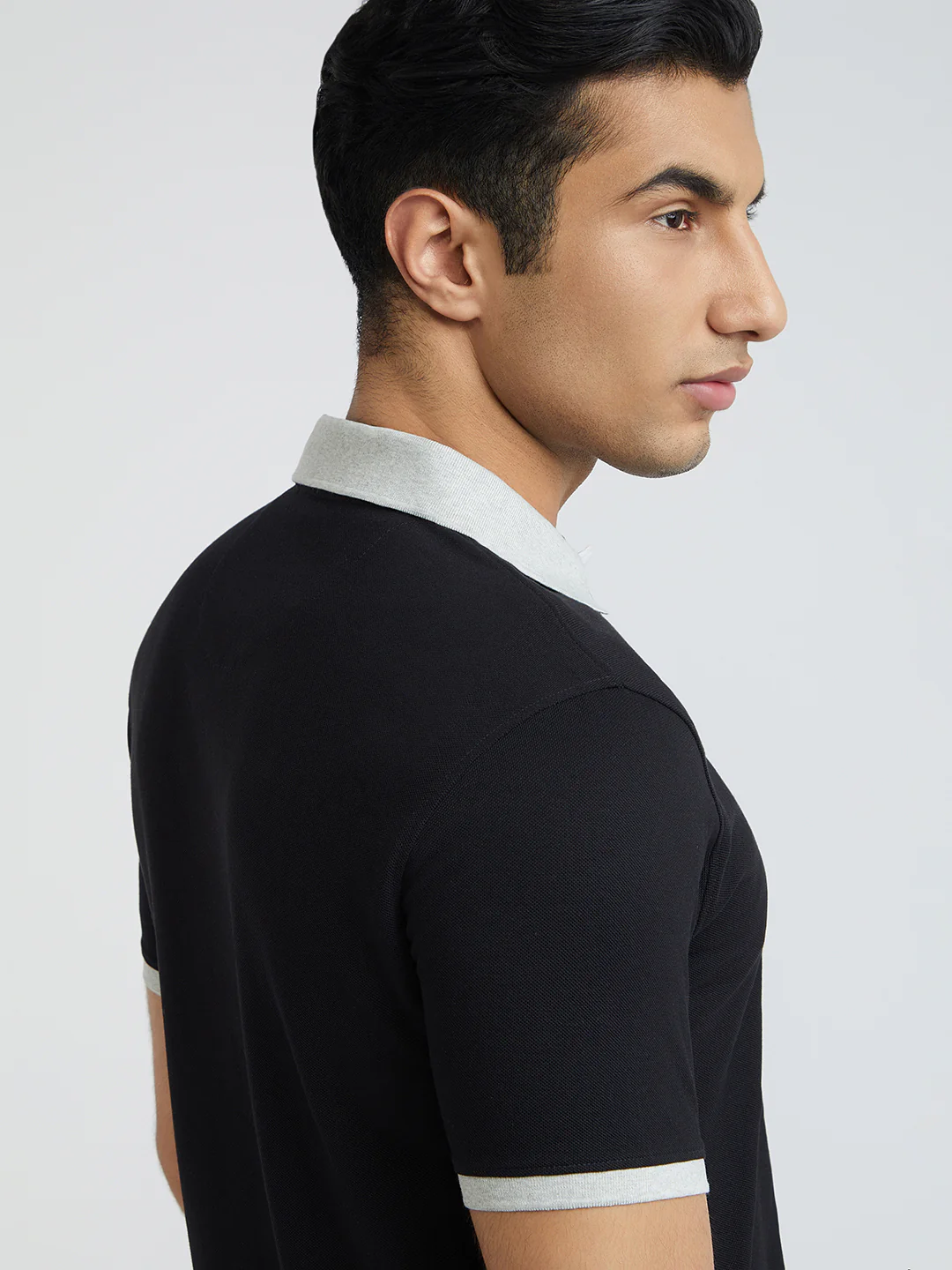 Park Avenue Black Solid Slim Fit Cotton Blend T-Shirt - Image 7