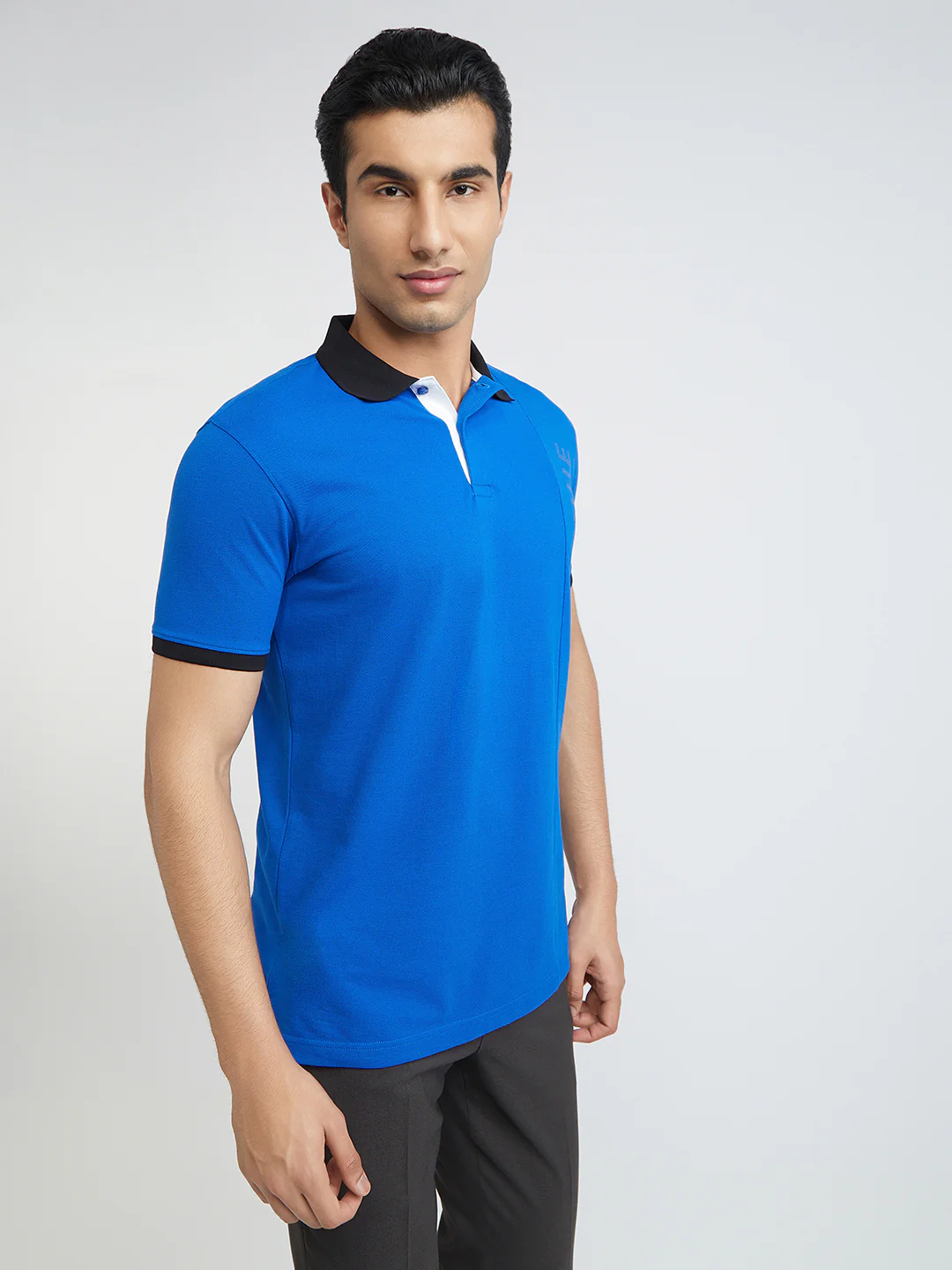 Park Avenue Blue Solid Slim Fit Cotton Blend T-Shirt - Image 2