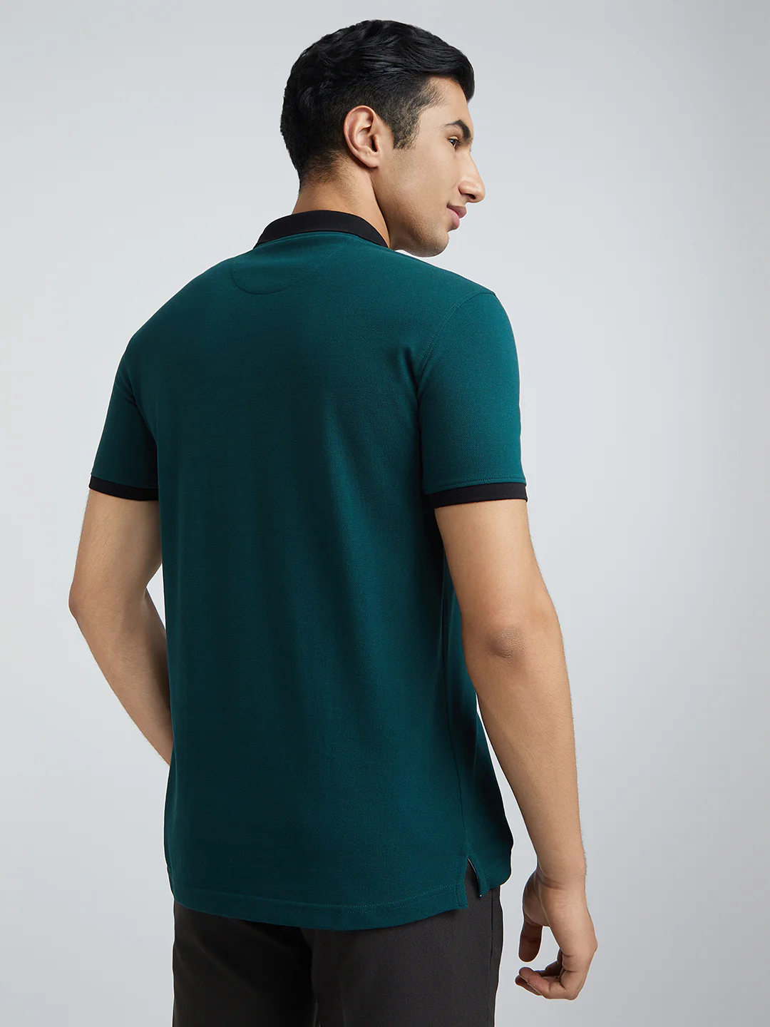 Park Avenue Green Solid Slim Fit Cotton Blend T-Shirt - Image 4