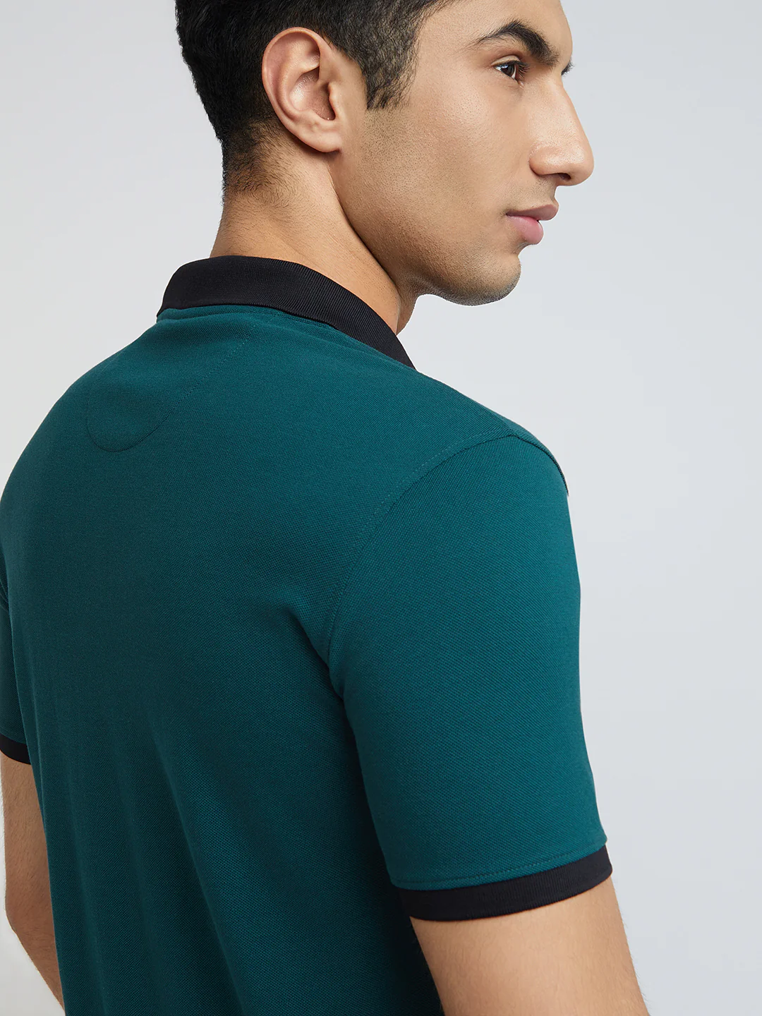 Park Avenue Green Solid Slim Fit Cotton Blend T-Shirt - Image 7