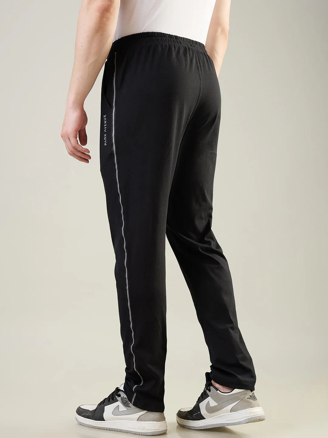 Park Avenue Men Black Cotton Blend Trackpant - Image 3