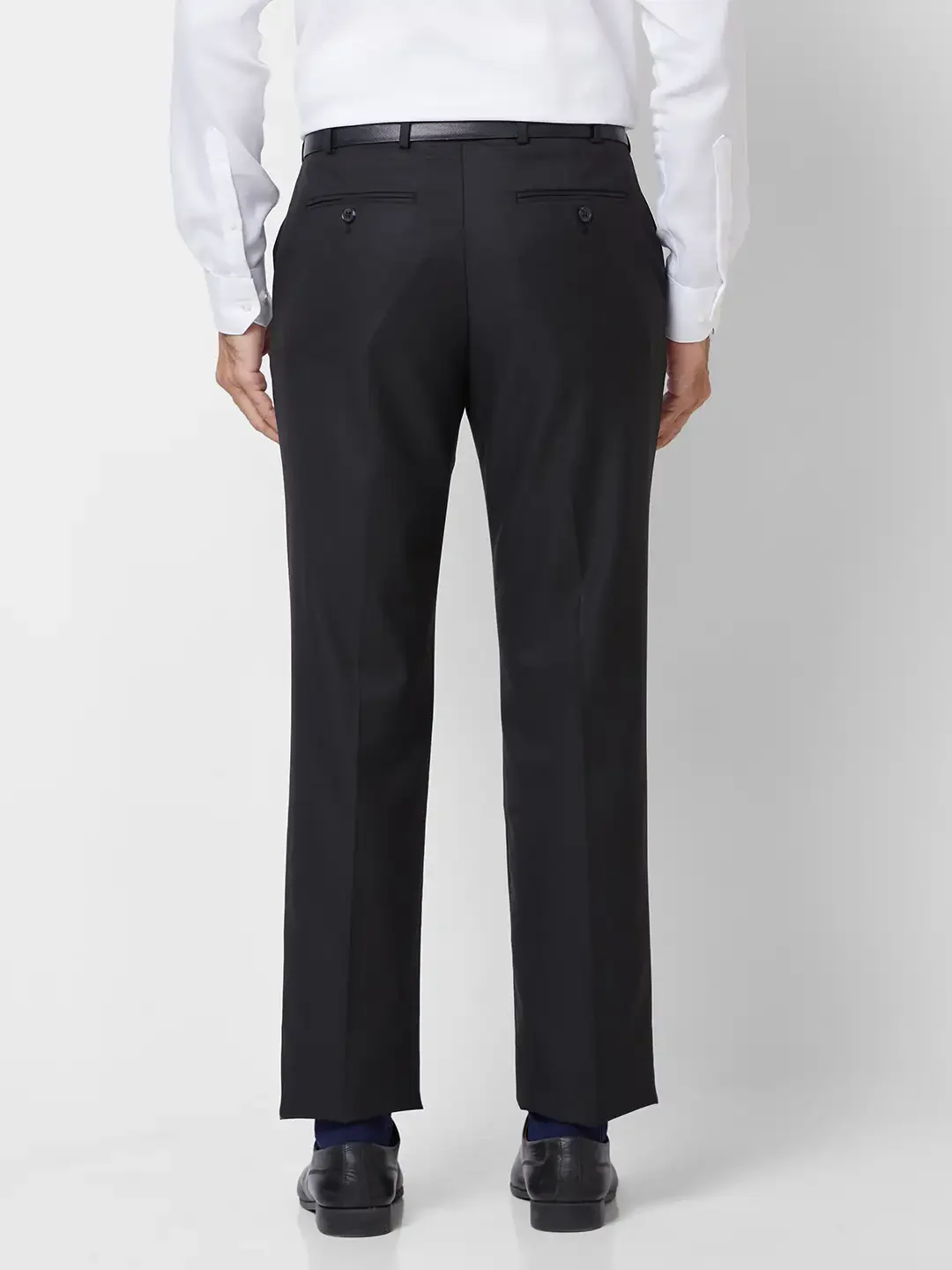 Park Avenue Men Black Smart Fit Solid Cotton Trousers - Image 5