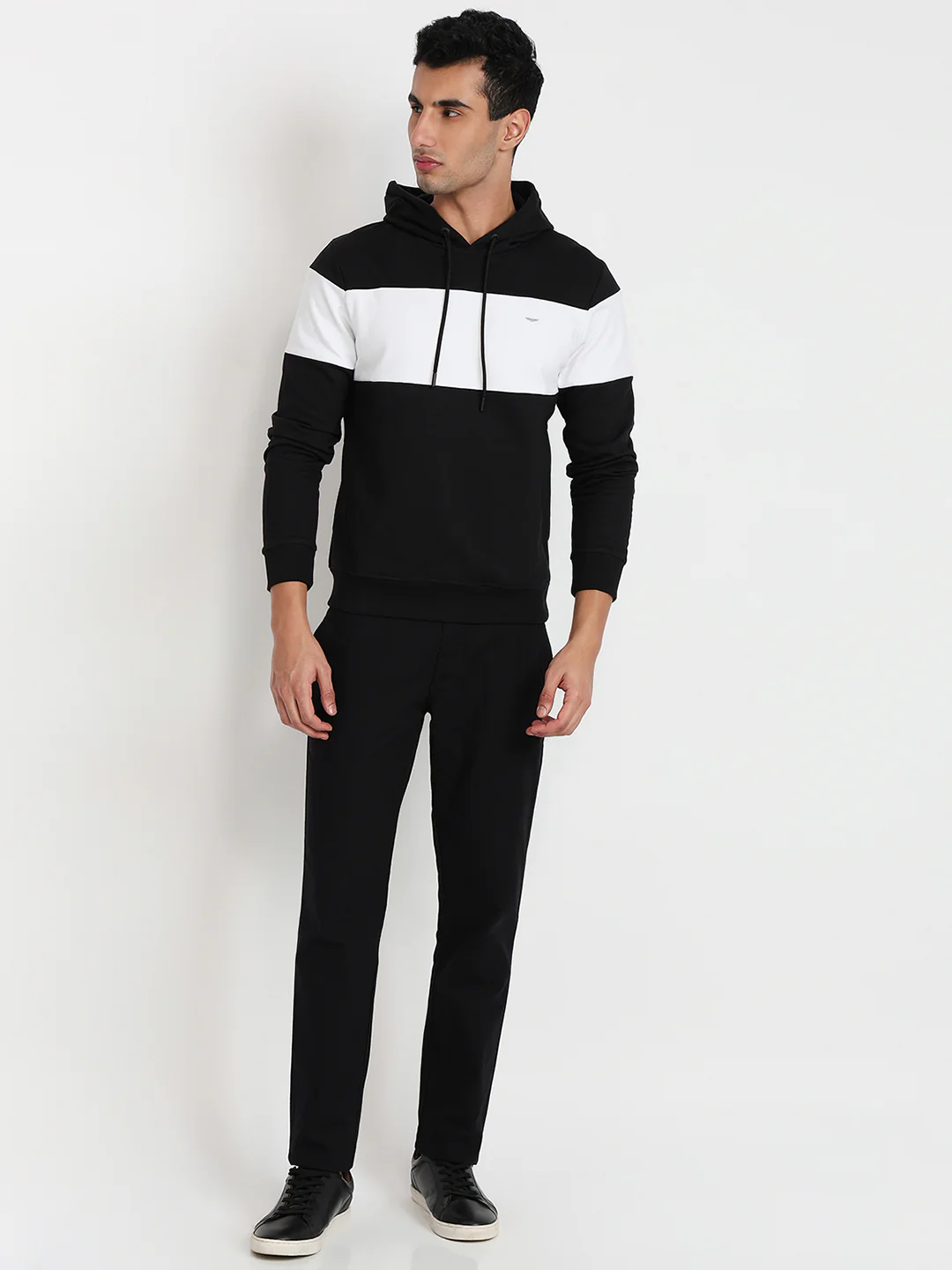 Park Avenue Men Black Solid Slim Fit Cotton Blend Sweatshirt - Image 5