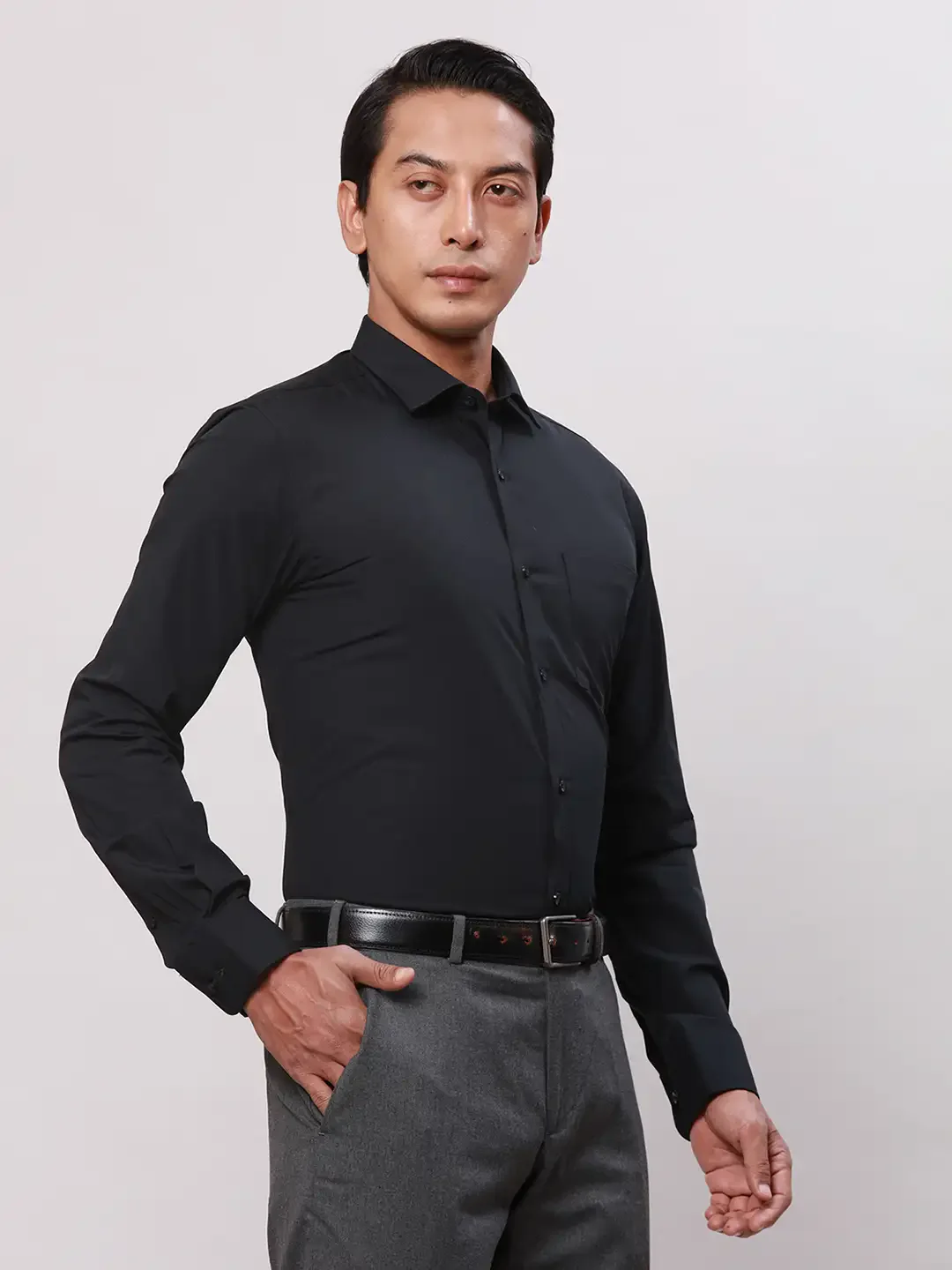 Park Avenue Men Black Solid Slim Fit Cotton Shirts - Image 2