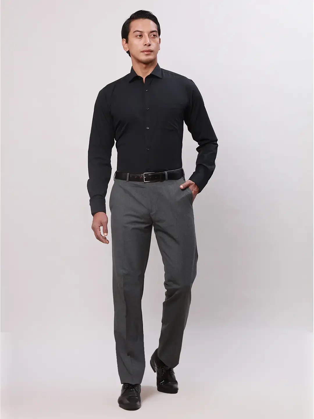 Park Avenue Men Black Solid Slim Fit Cotton Shirts - Image 5