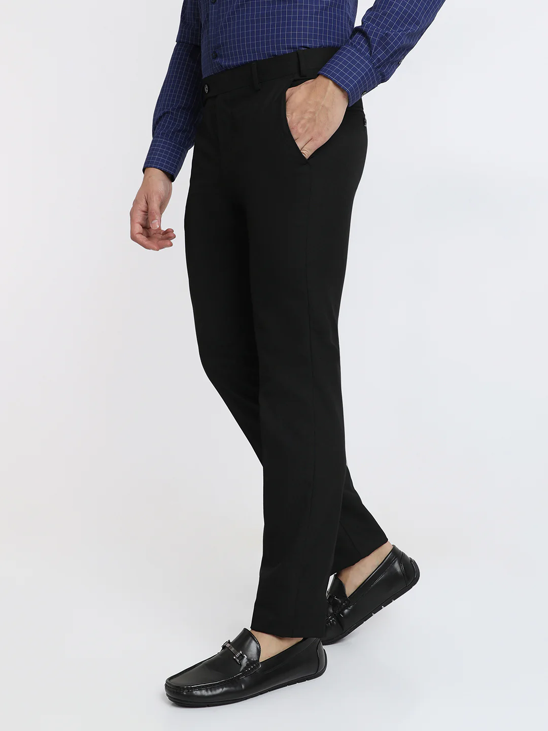 Park Avenue Men Black Solid Slim Fit Polyester Blend Trouser - Image 3