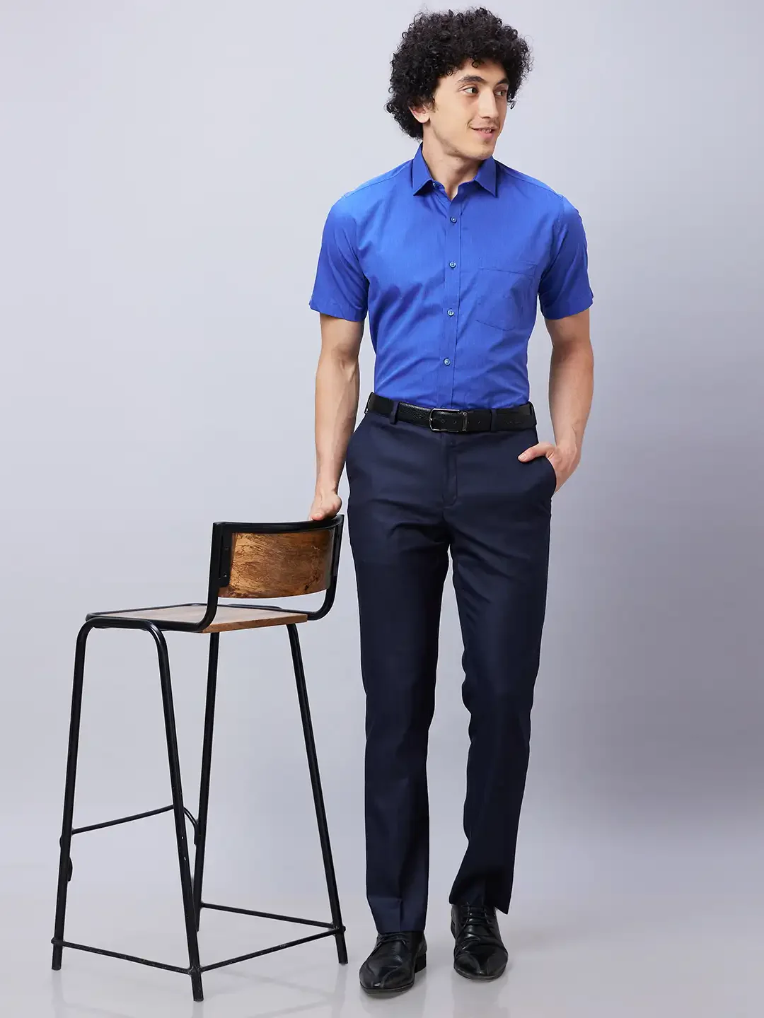 Park Avenue Men Blue Checks Smart Fit Polyester Blend Trousers - Image 5