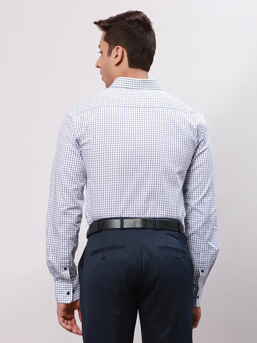 Park Avenue Men Blue Slim Fit Checkered Cotton Full Sleeve Cut Away Shirt - Image 4