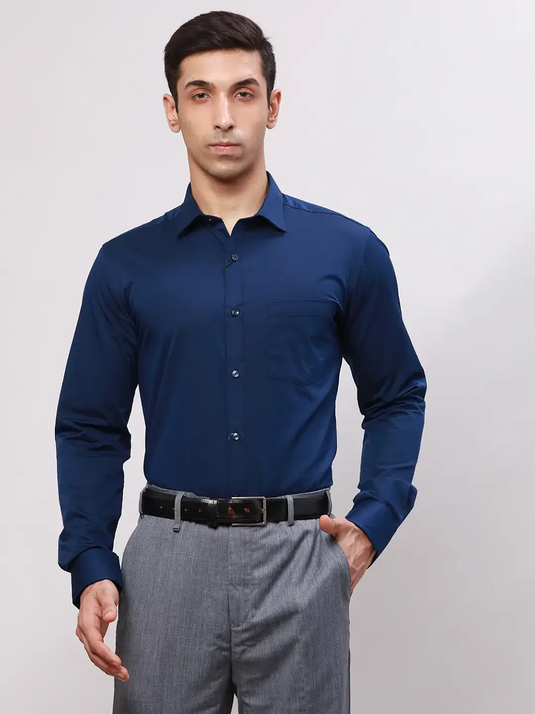 Park Avenue Men Blue Slim Fit Self Design Cotton Polyester Full Sleeve Cut Away Shirt