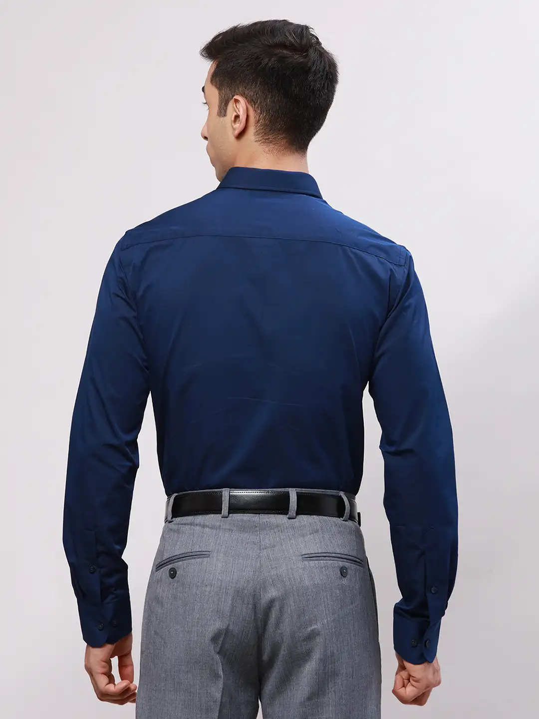 Park Avenue Men Blue Slim Fit Self Design Cotton Polyester Full Sleeve Cut Away Shirt - Image 4