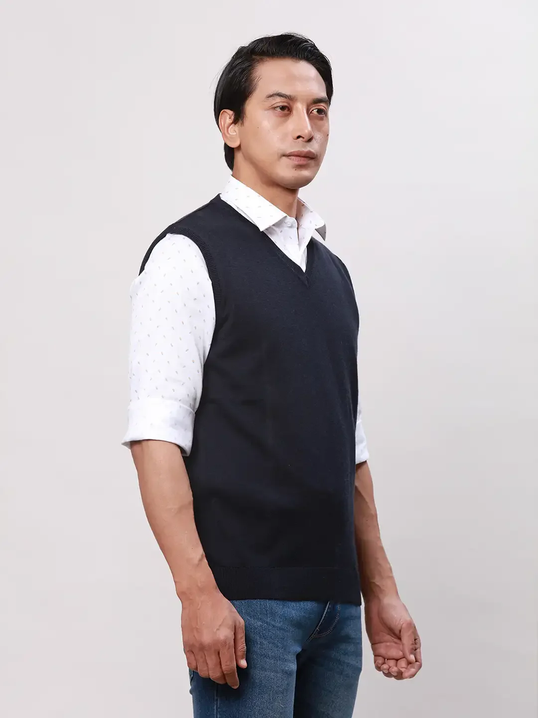 Park Avenue Men Blue Solid Regular Wool Blend Sleeveless V Neck Sweaters - Image 2