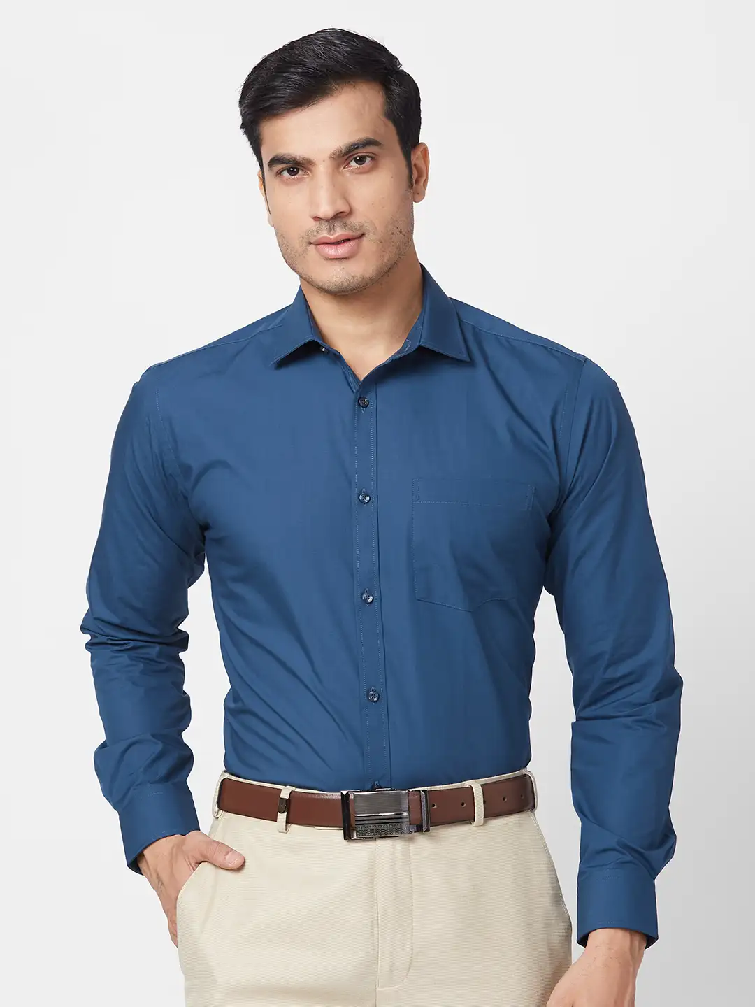 Park Avenue Men Blue Solid Slim Fit Cotton Blend Cutaway Collar Shirt