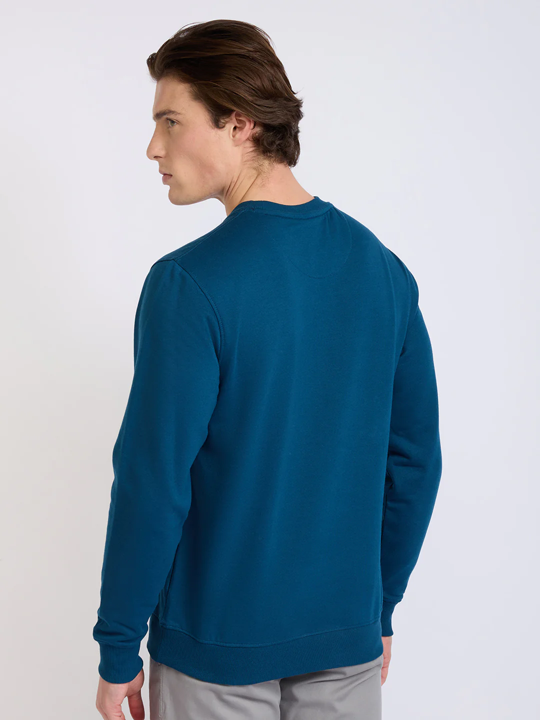 Park Avenue Men Blue Solid Slim Fit Cotton Blend Round Neck Collar Sweatshirt - Image 4