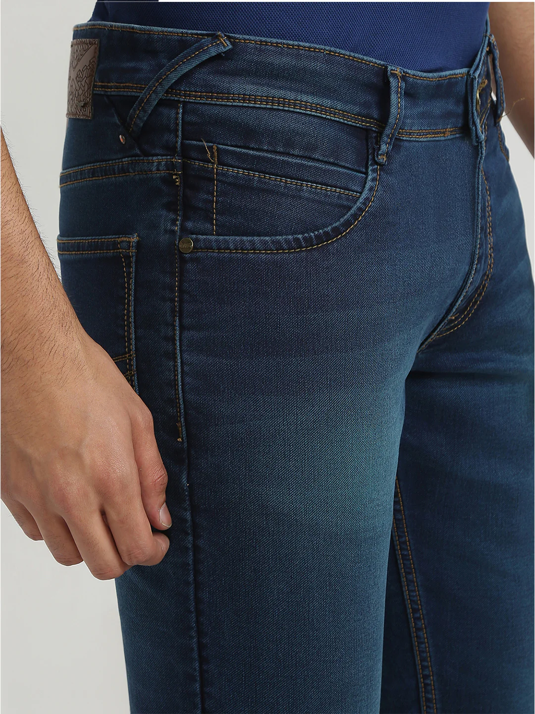 Park Avenue Men Blue Solid Super Slim Fit Cotton Blend Jeans - Image 6