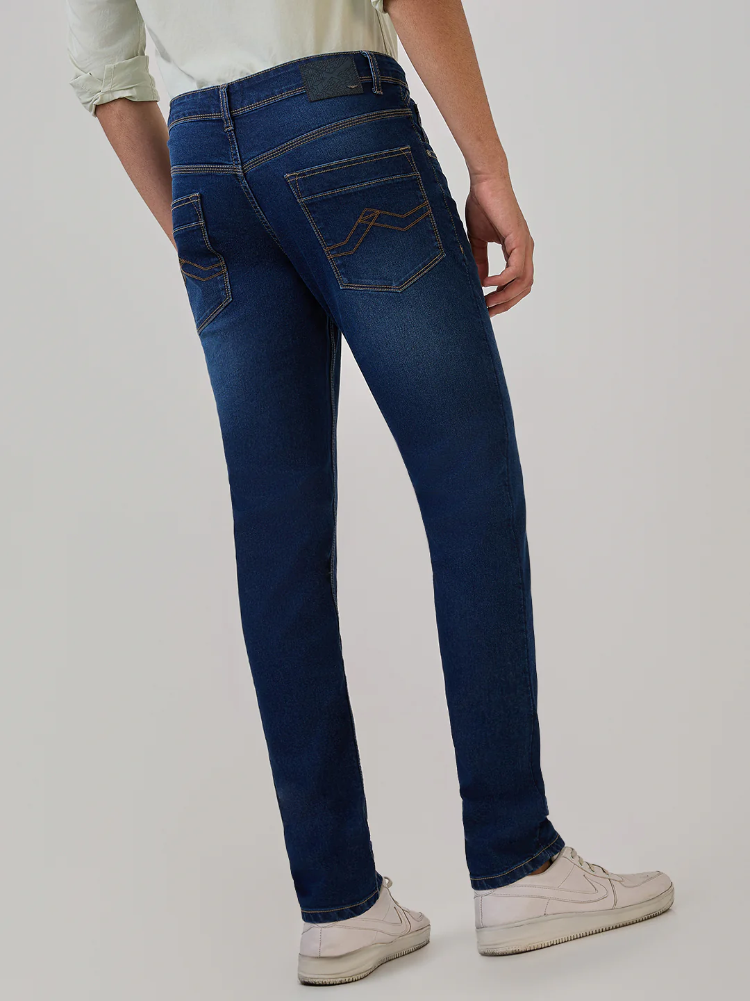 Park Avenue Men Blue Solid Super Slim Fit Cotton Blend Jeans - Image 4