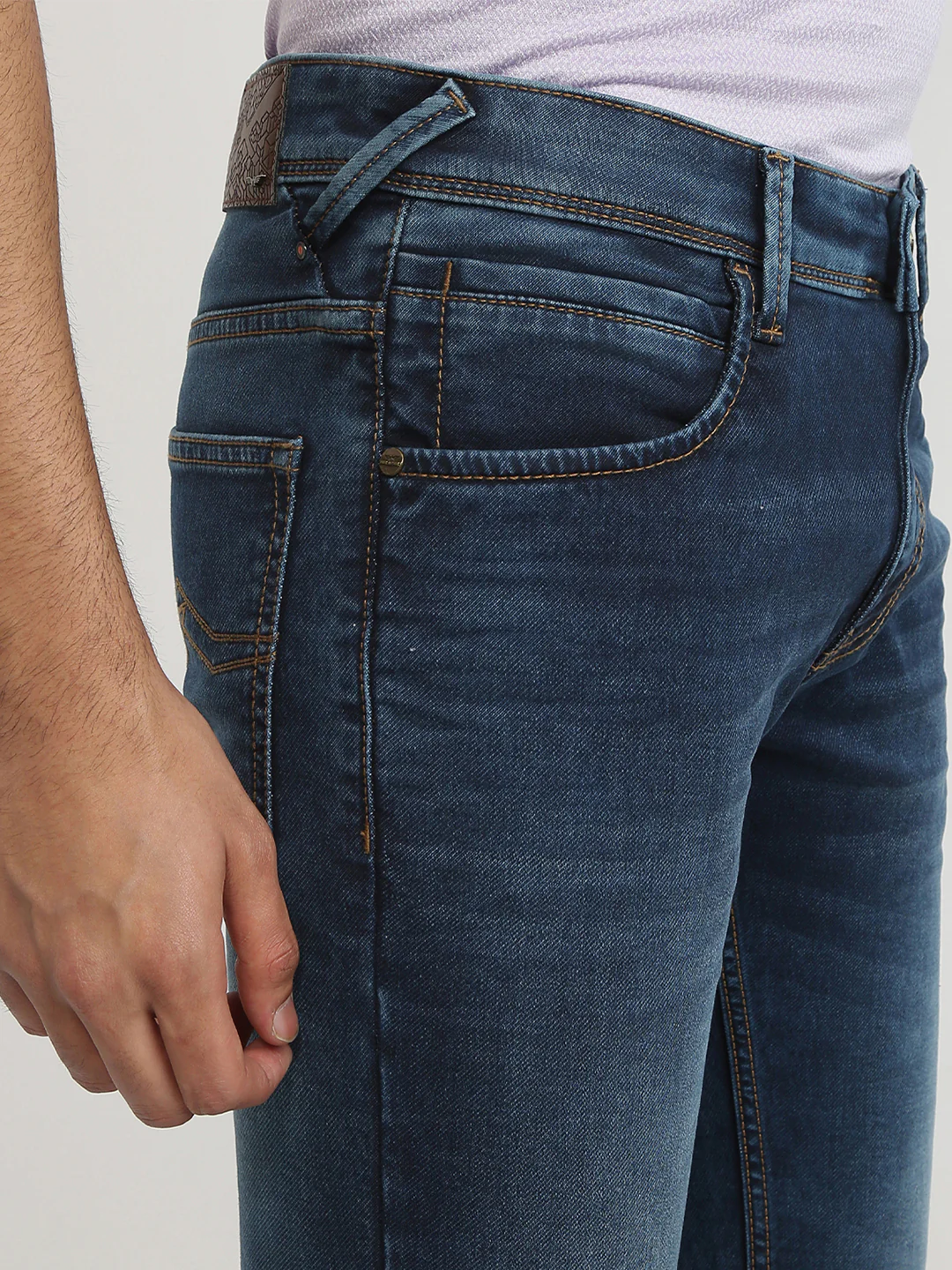 Park Avenue Men Blue Solid Super Slim Fit Cotton Blend Jeans - Image 6