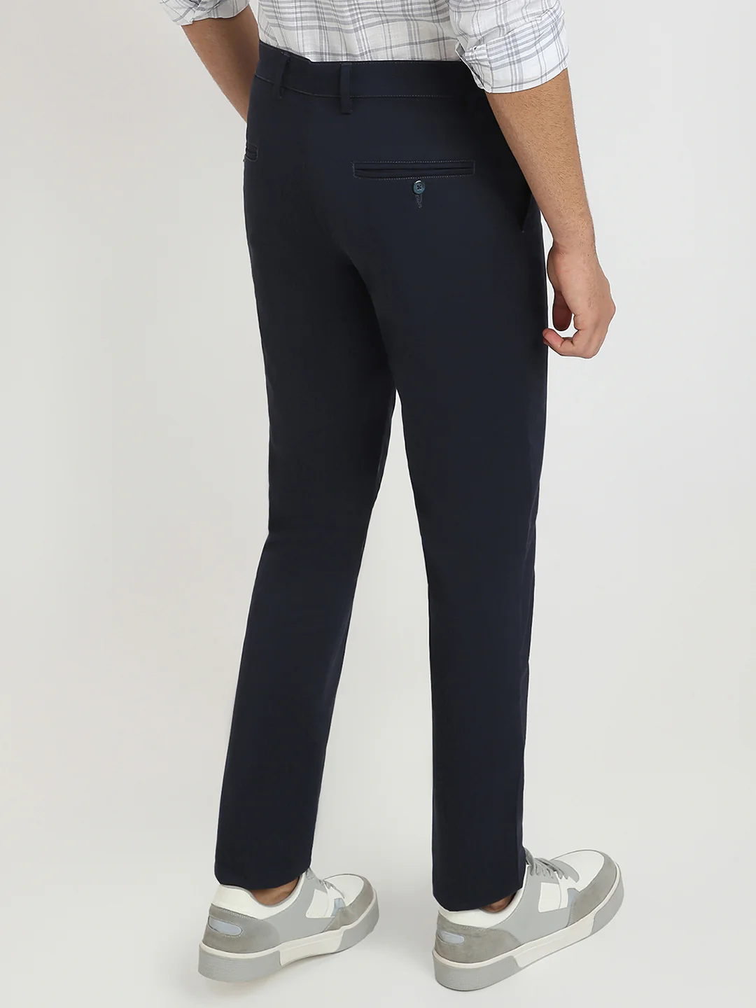 Park Avenue Men Blue Twill Slim Fit Cotton Blend Trouser - Image 4