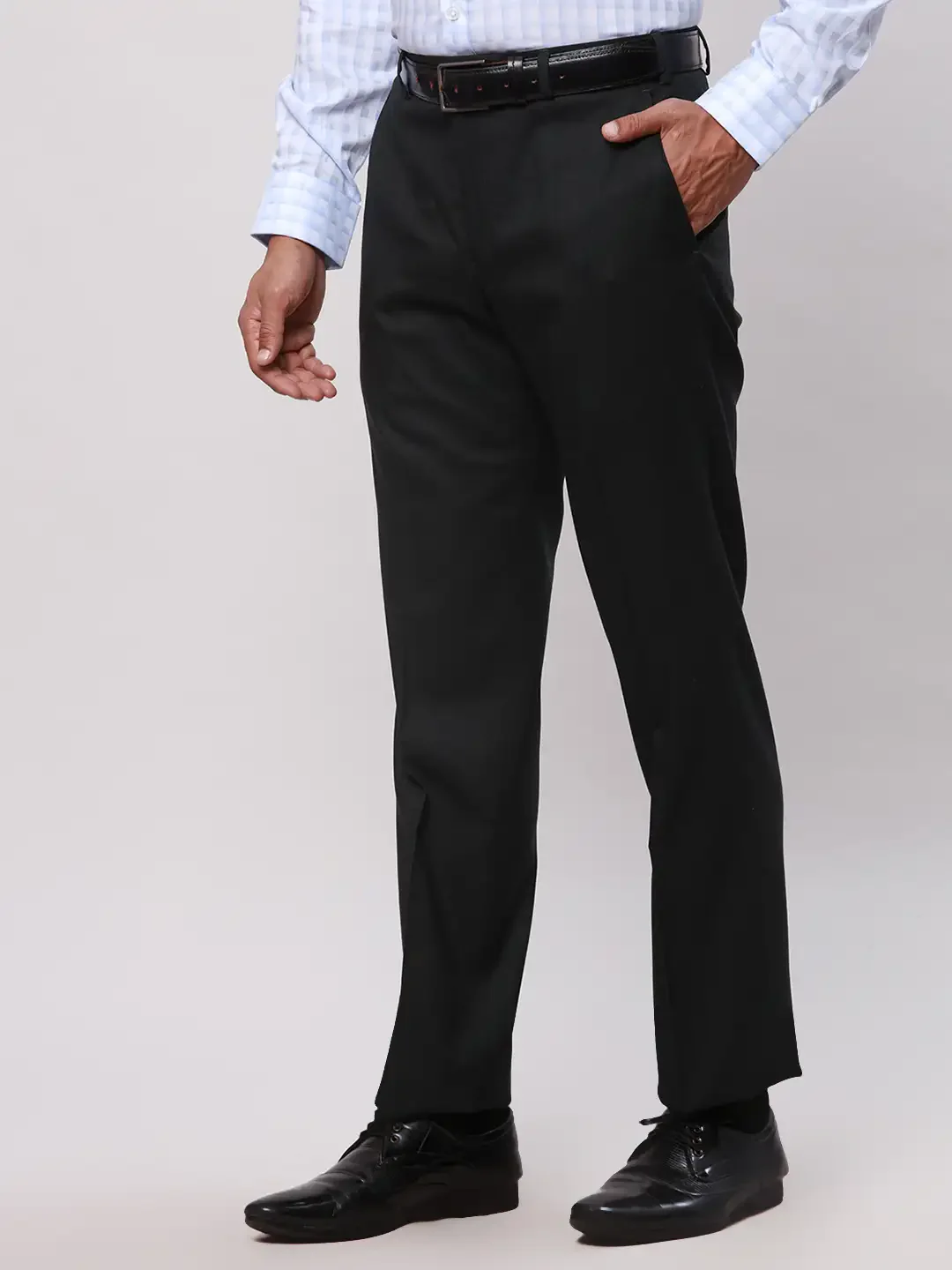 Park Avenue Men Green Checks Smart Fit Polyester Blend Trousers - Image 3