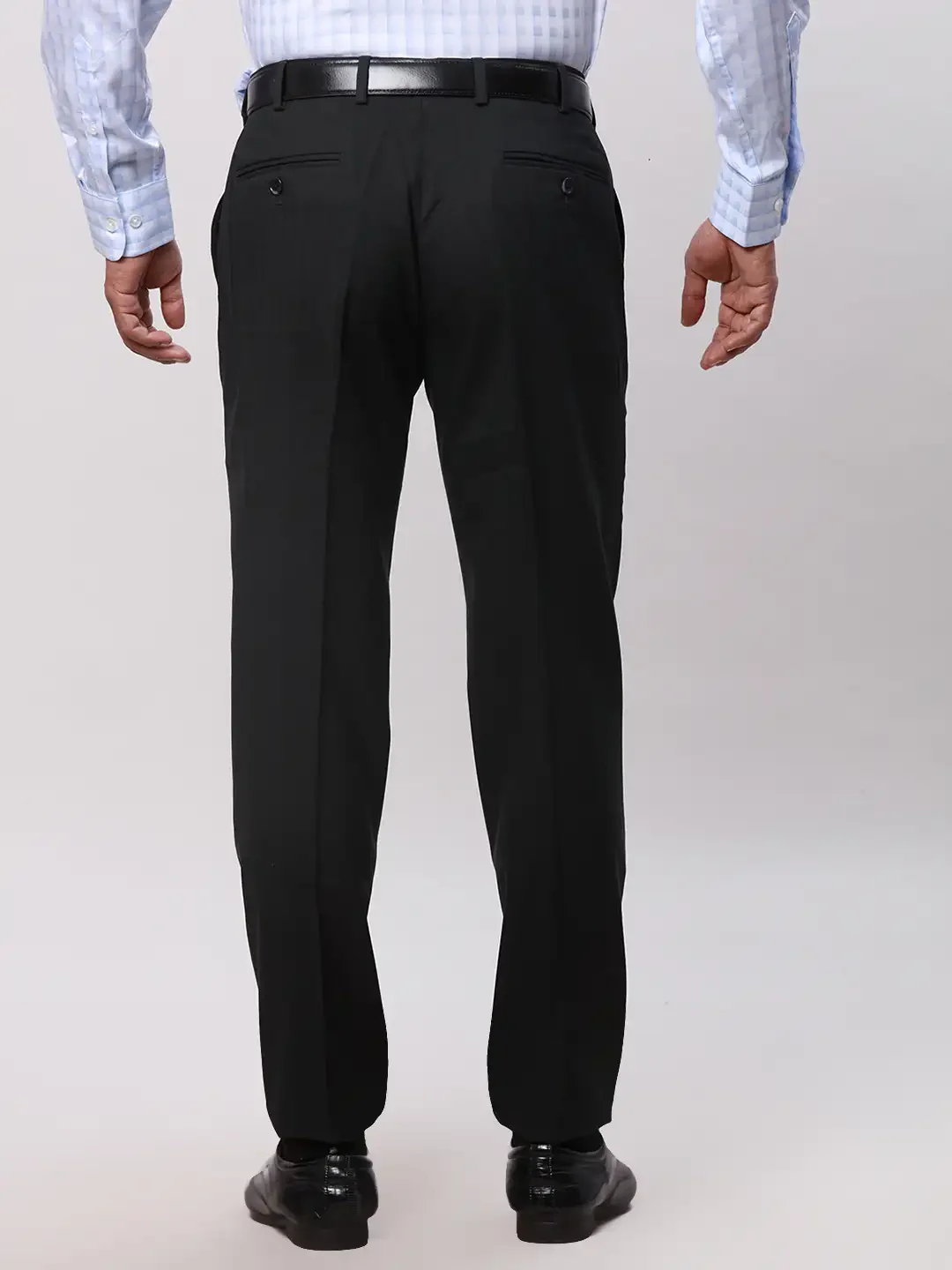 Park Avenue Men Green Checks Smart Fit Polyester Blend Trousers - Image 5