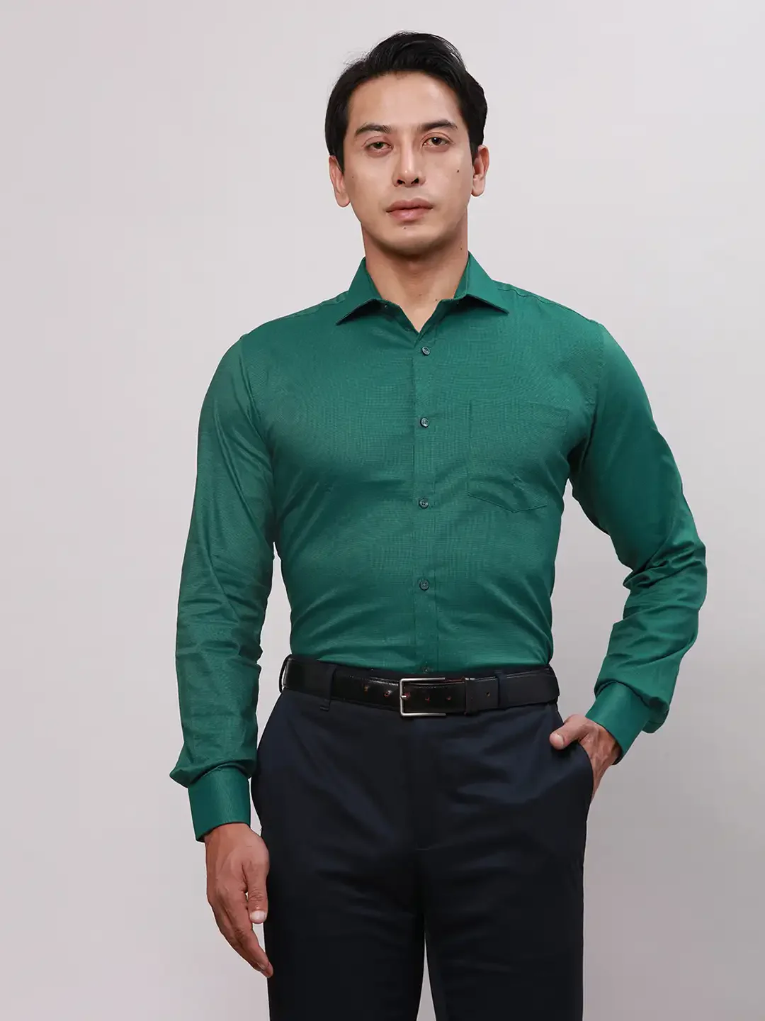 Park Avenue Men Green Slim Fit Self Design Cotton Spandex Full Sleeve Cut Away Shirt