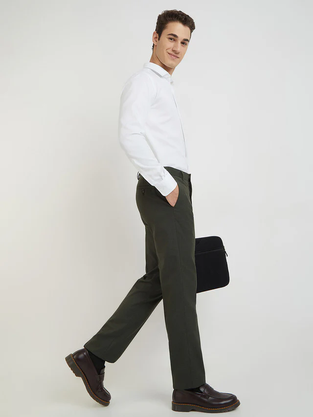 Park Avenue Men Green Solid Regular Fit Polyester Blend Trouser - Image 5