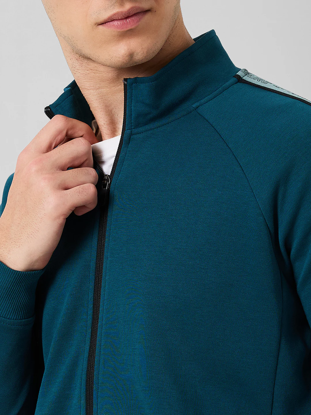 Park Avenue Men Green Solid Slim Fit Cotton Blend Sweatshirt - Image 5