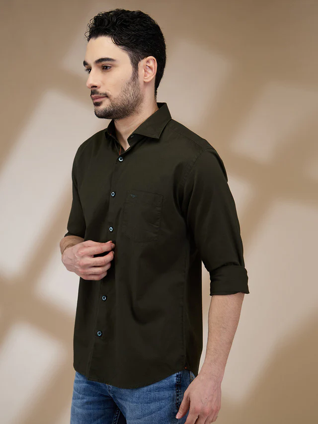 Park Avenue Men Green Solid Slim Fit Cotton Casual Shirt - Image 3
