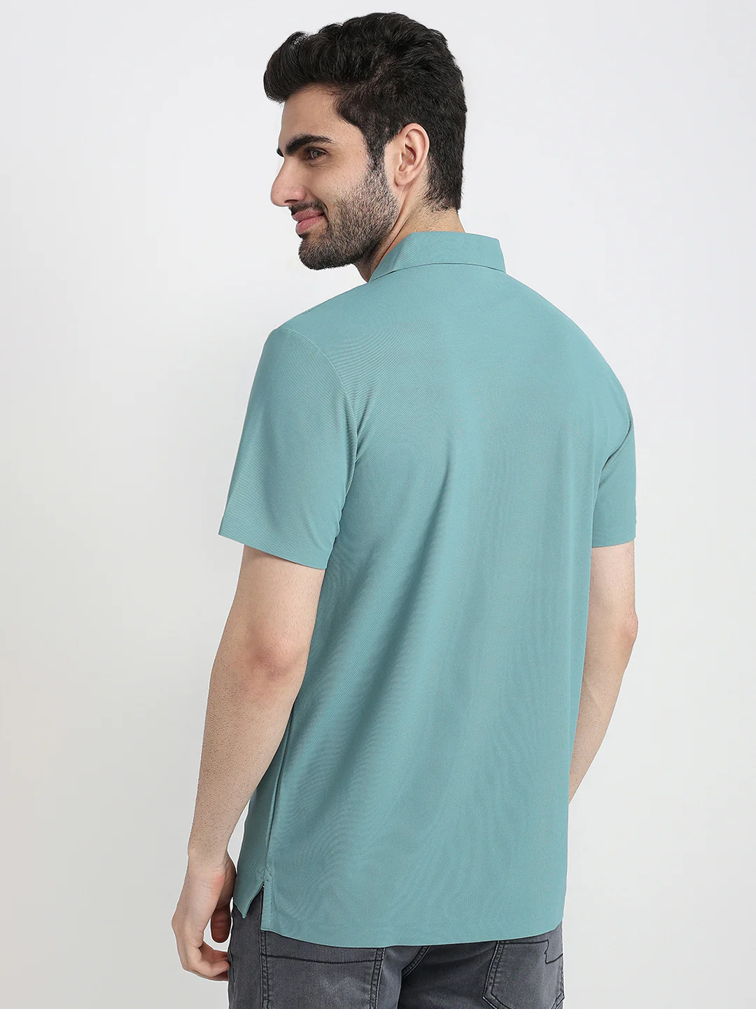 Park Avenue Men Green Solid Slim Fit Polyester Half Sleeve T-Shirt - Image 4