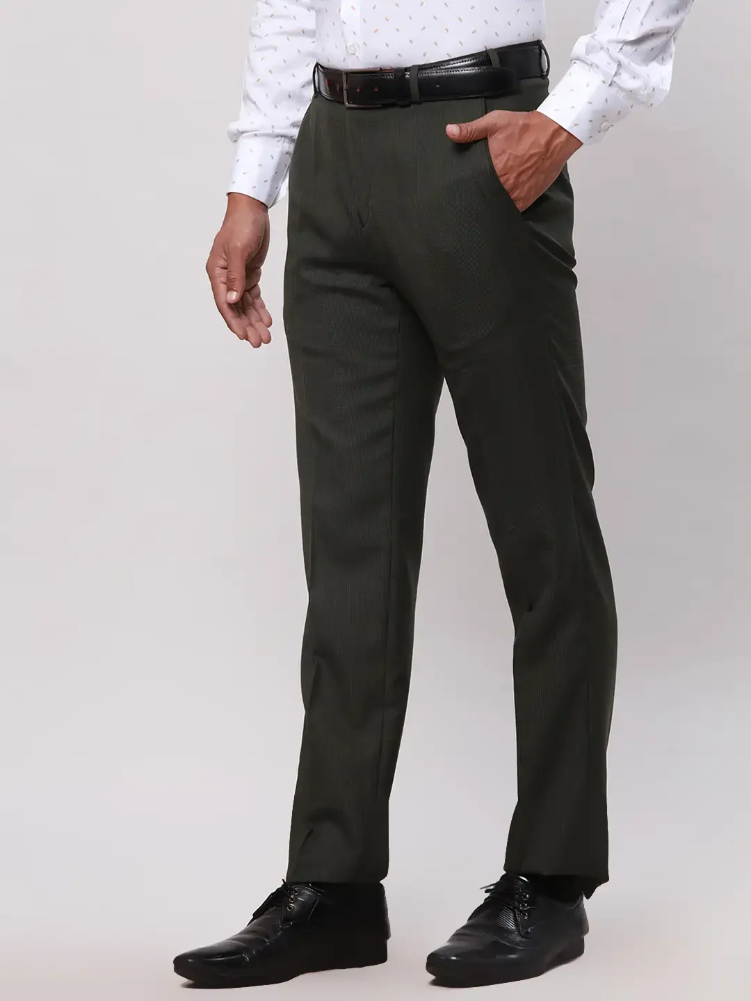 Park Avenue Men Green Structure Smart Fit Polyester Blend Trousers - Image 3