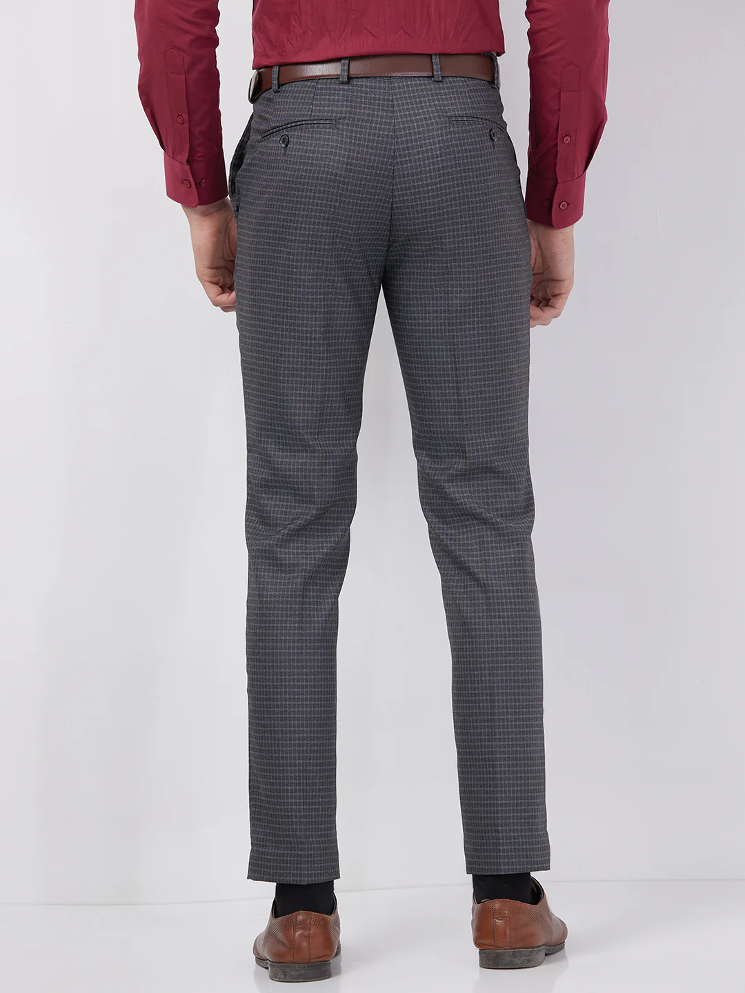 Park Avenue Men Grey Checks Neo Fit Polyester Blend Trouser - Image 4