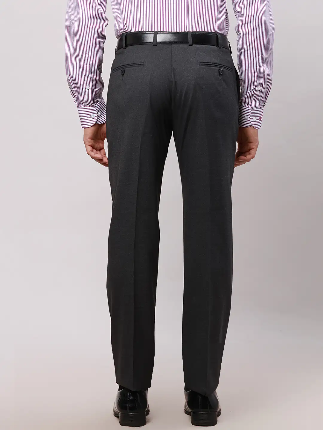 Park Avenue Men Grey Smart Fit Checks Cotton Trousers - Image 4