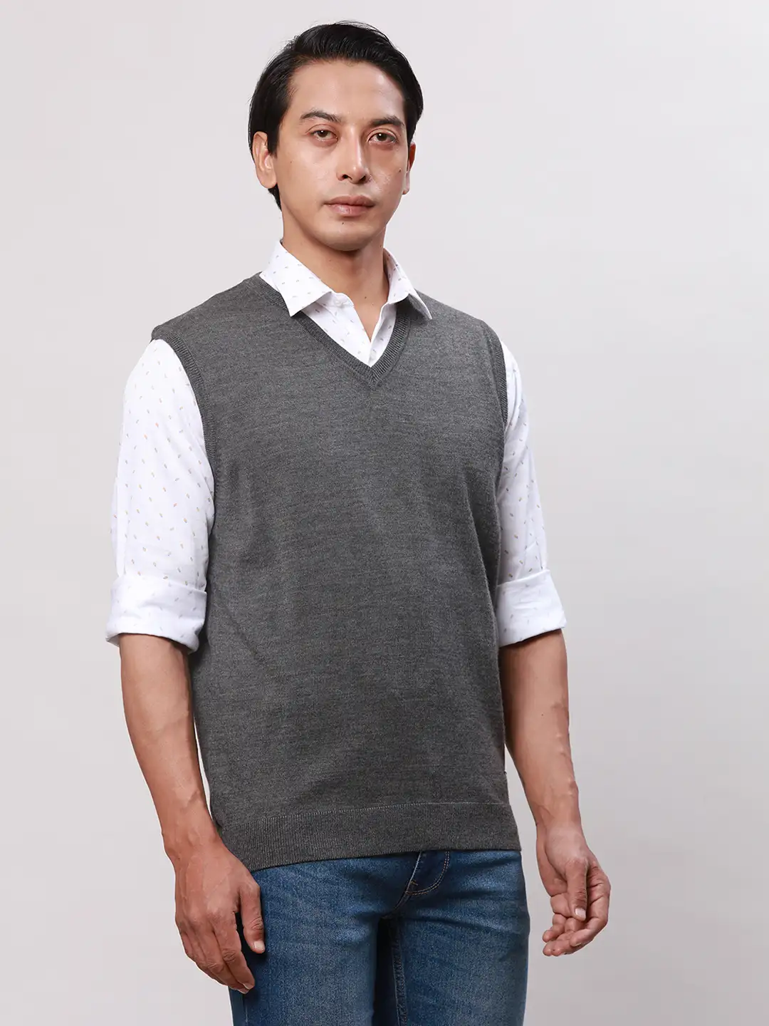 Park Avenue Men Grey Solid Regular Wool Blend Sleeveless V Neck Sweaters - Image 2