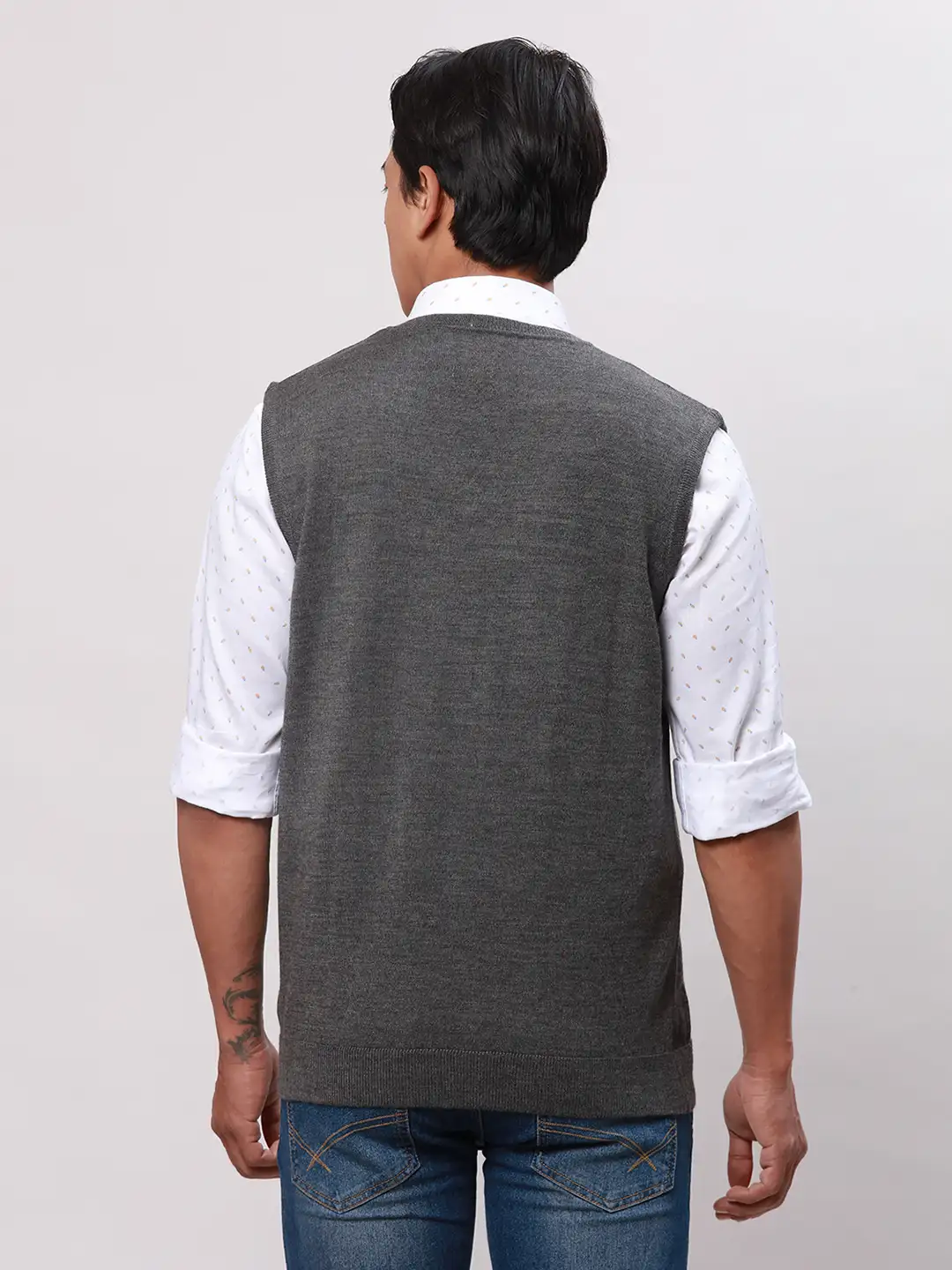 Park Avenue Men Grey Solid Regular Wool Blend Sleeveless V Neck Sweaters - Image 4