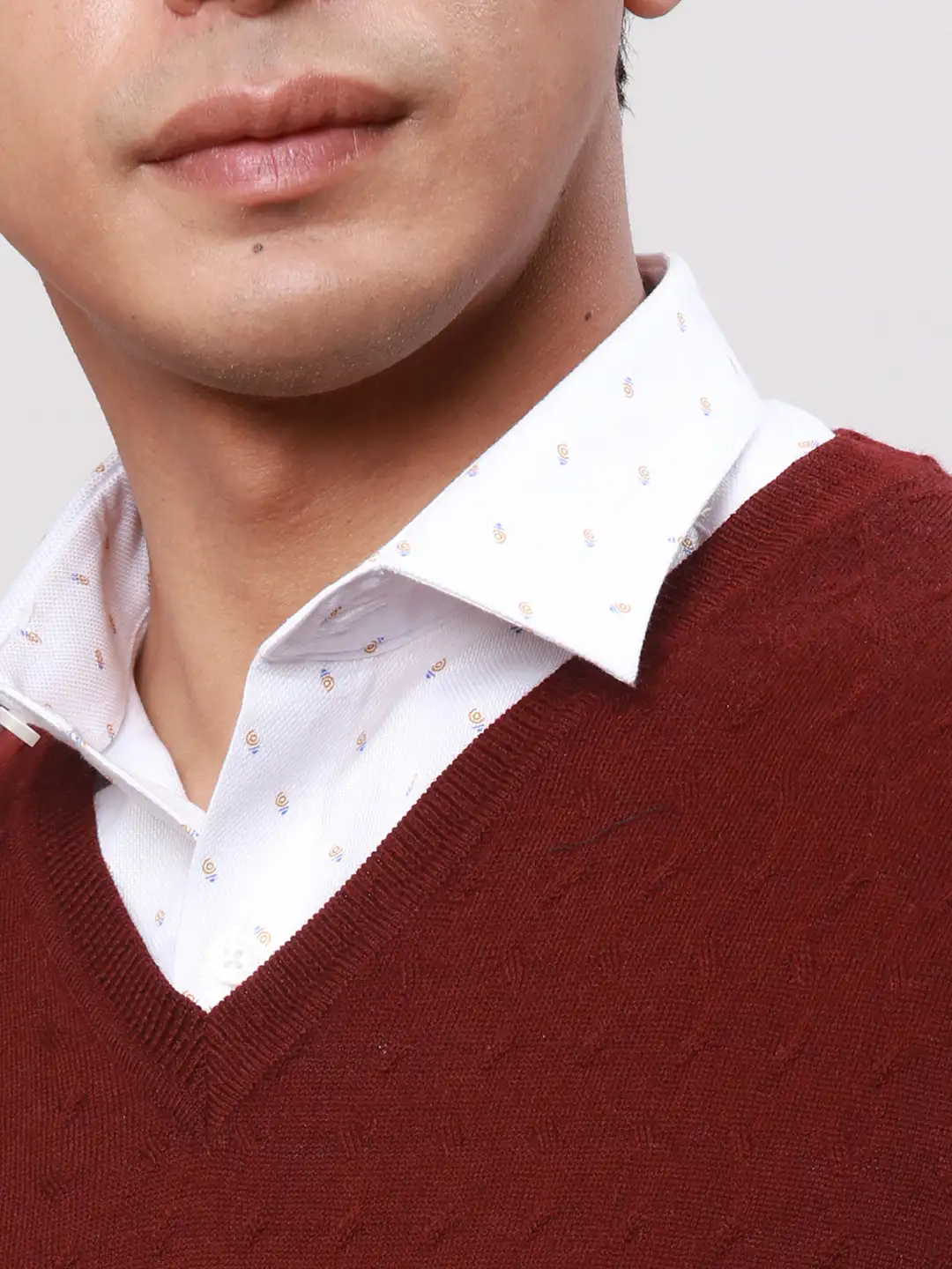 Park Avenue Men Red Solid Regular Acrylic Blend Sleeveless Pullover - Image 6