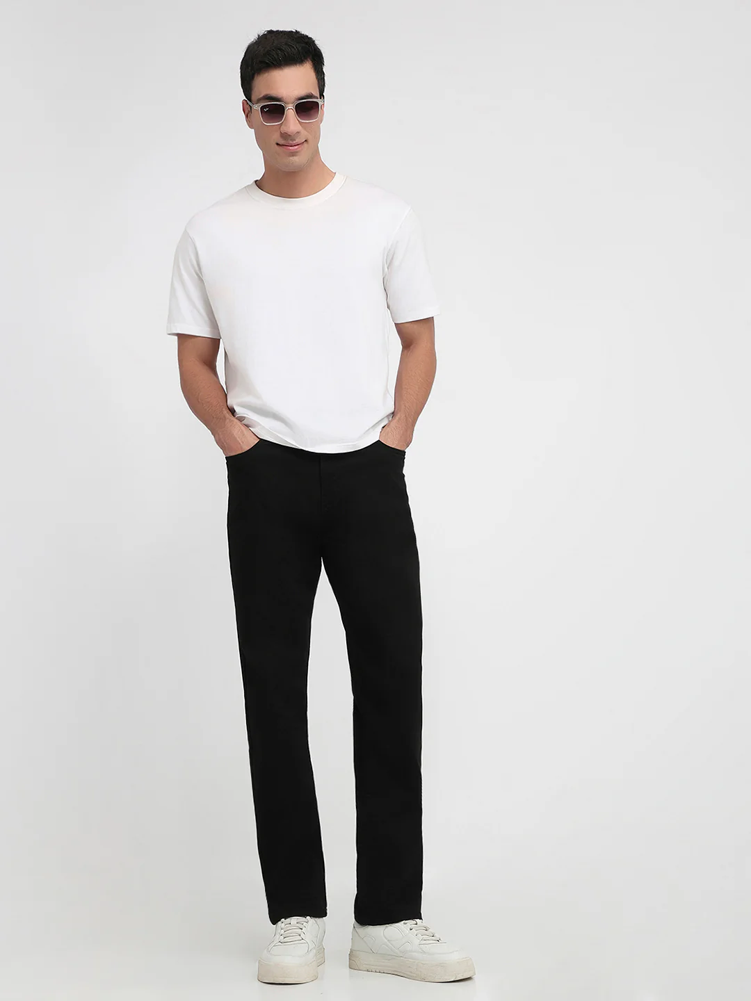 Park Avenue Men Regular Fit Solid Pattern Cotton Blend Flat Front Jeans - Image 5