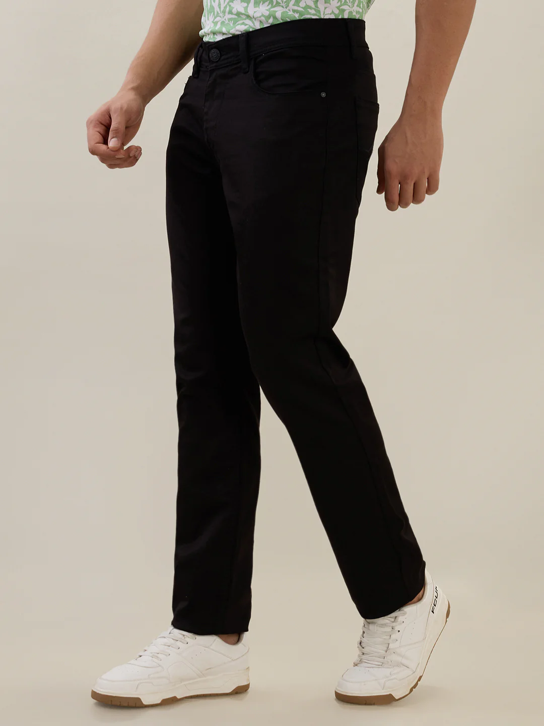 Park Avenue Men Slim Fit Solid Pattern Cotton Blend Flat Front Jeans - Image 3