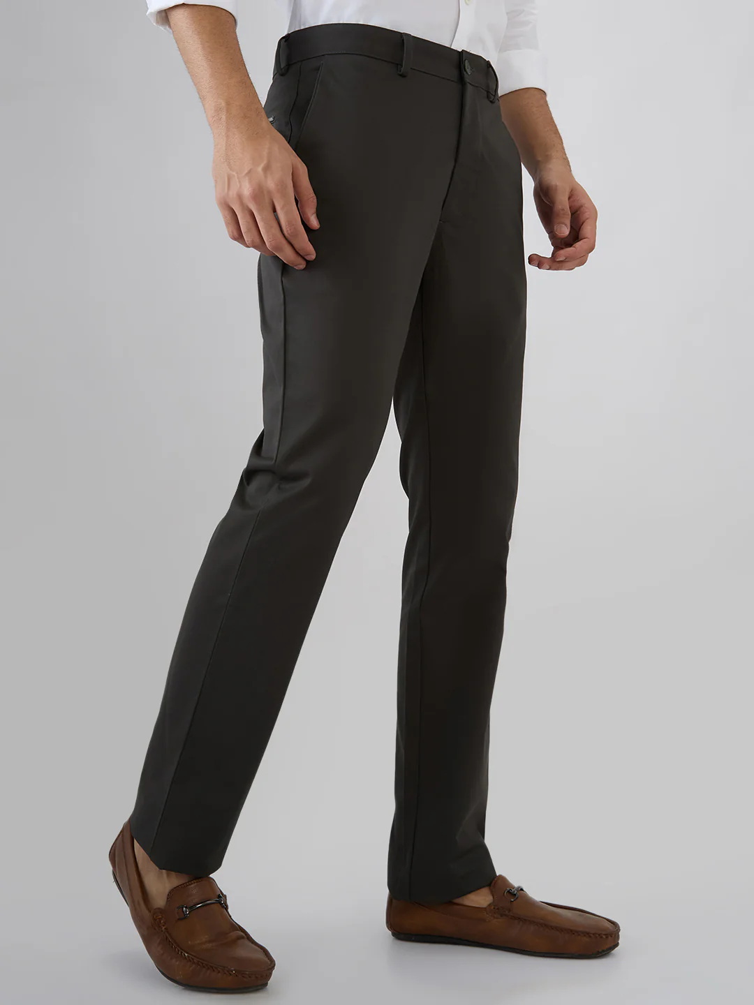 Park Avenue Men Slim Fit Solid Pattern Cotton Blend Flat Front Trouser - Image 2