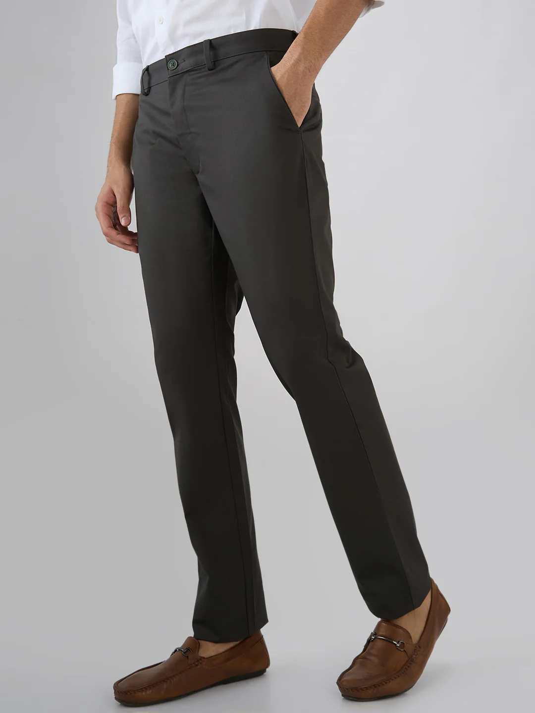 Park Avenue Men Slim Fit Solid Pattern Cotton Blend Flat Front Trouser - Image 3