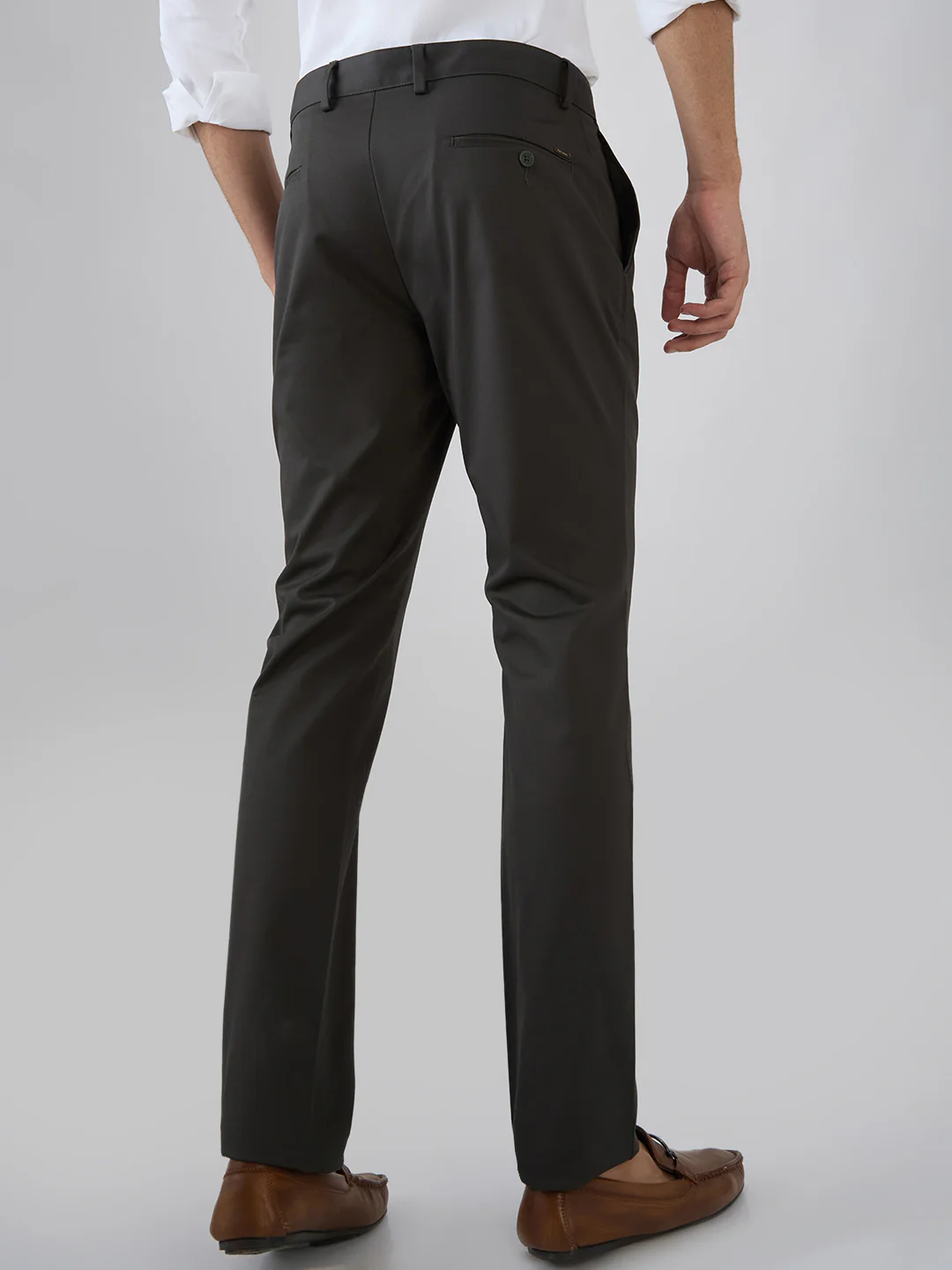 Park Avenue Men Slim Fit Solid Pattern Cotton Blend Flat Front Trouser - Image 4