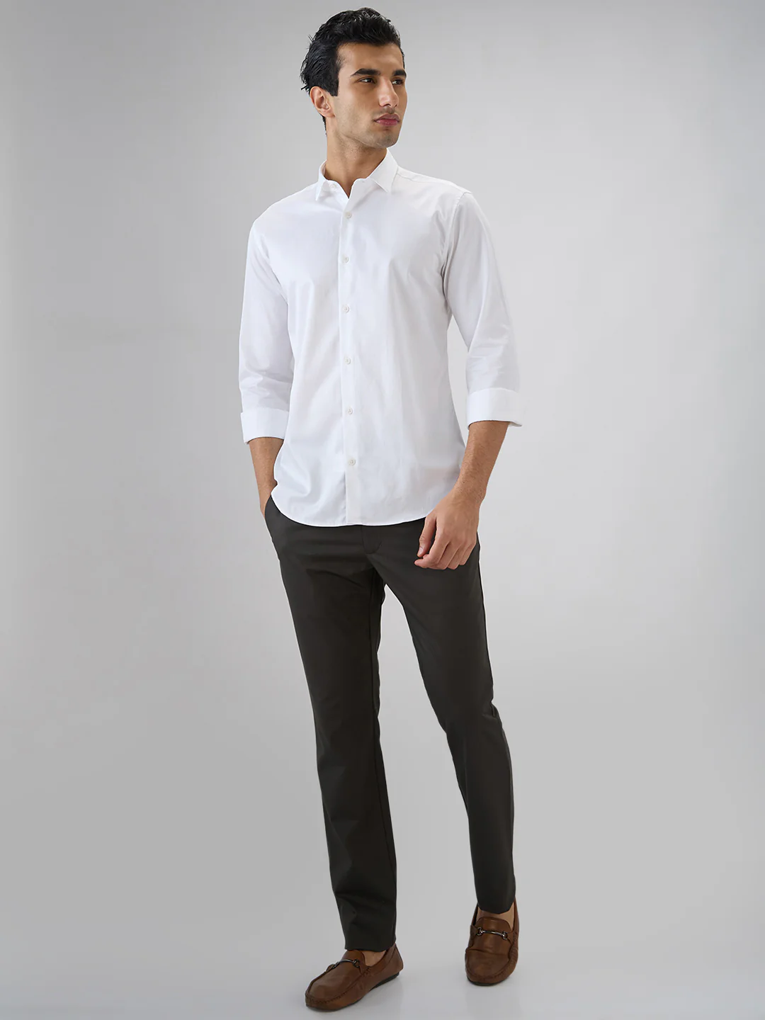 Park Avenue Men Slim Fit Solid Pattern Cotton Blend Flat Front Trouser - Image 5