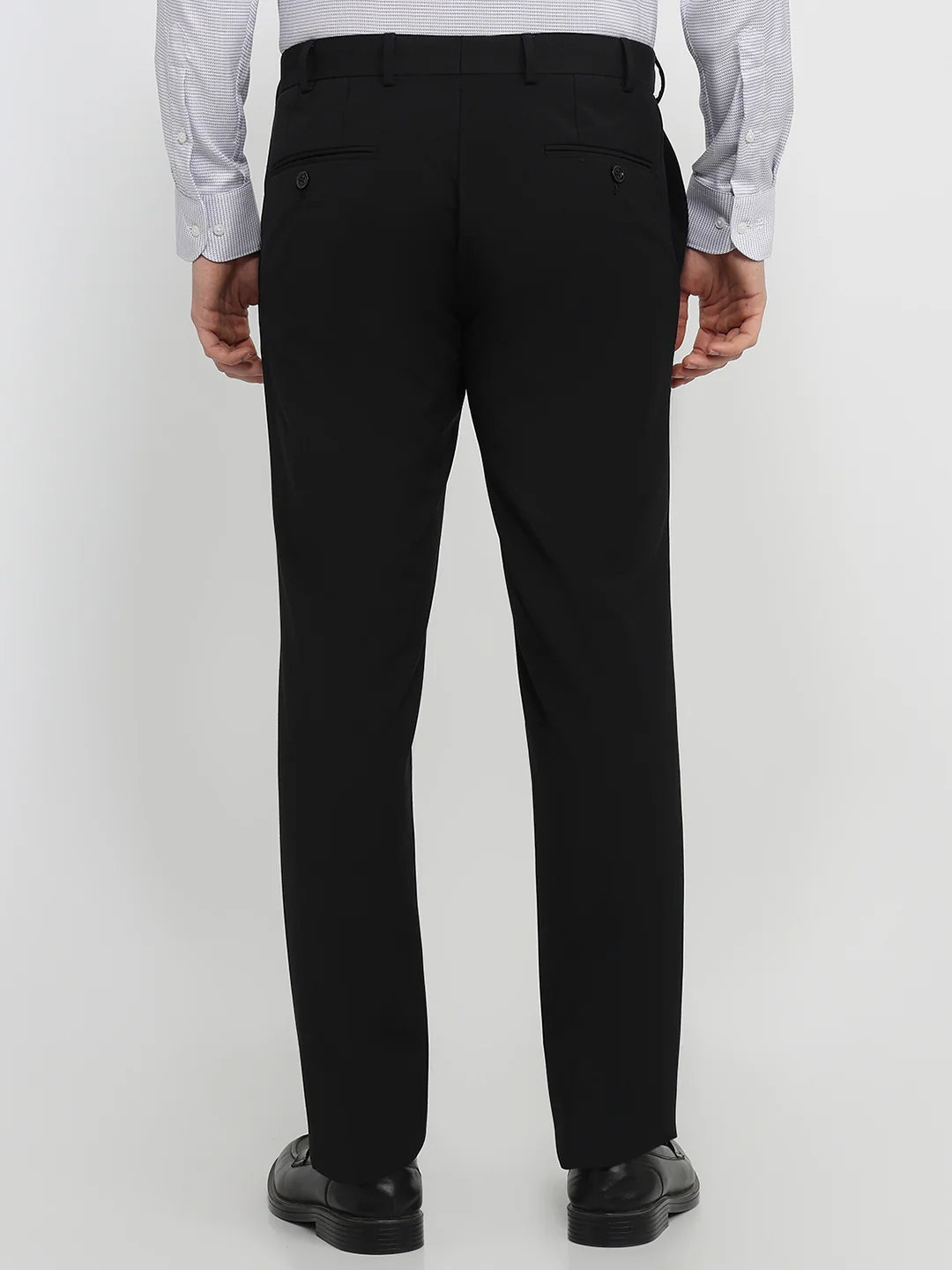 Park Avenue Men Slim Fit Solid Pattern Poly Wool Elastane Blend Flat Front Trouser - Image 4