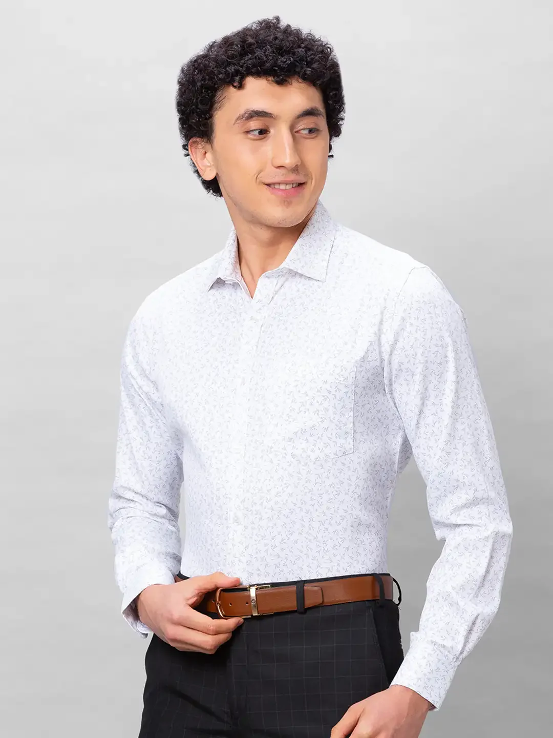 Park Avenue Men White Print Slim Fit Cotton Blend Shirts - Image 3