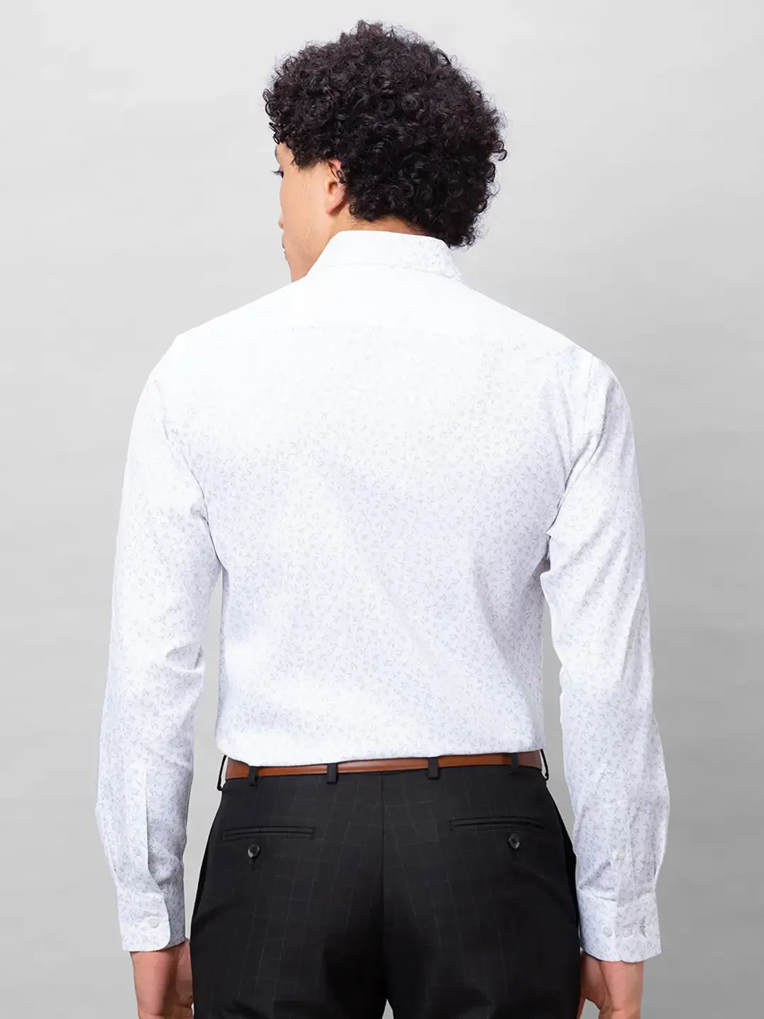 Park Avenue Men White Print Slim Fit Cotton Blend Shirts - Image 4