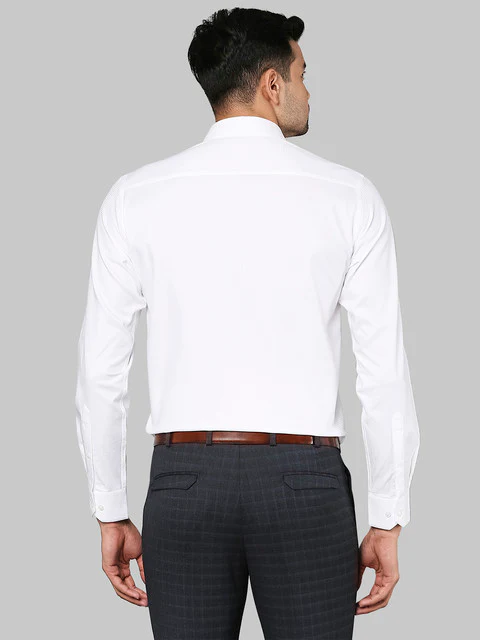 Park Avenue Men White Regular Fit Solid Full Sleeve Ainsley Collar Shirt - Image 4